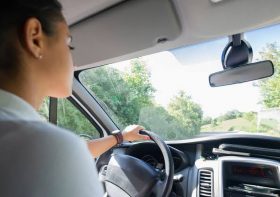 How Professional Driving Lessons Build Confidence Behind the Wheel